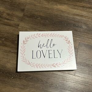 “Hello Lovely” decoration